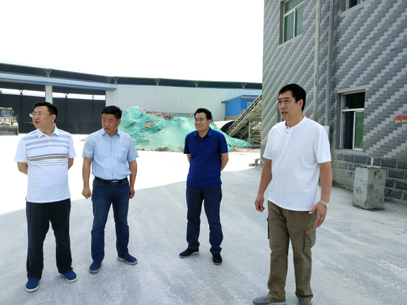 李建超带队检查秸秆禁烧和环保工作